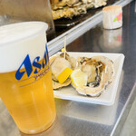 沖野水産 - 焼きかき+生ビール