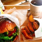 クレープアンドカフェ ヴァーチュ - 注文したセットメニューを真上にて。