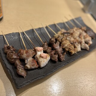大受欢迎精心穿成串的烤鸡肉串超值50日元起!