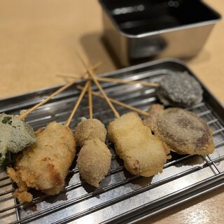From the standard to the unusual ◎Enjoy the freshly fried `` Fried Skewers''♪