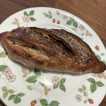 Boulangerie Doumae - イチヂクとくるみのパン、ドライフルーツのイチヂクが、ガッツリ入り、くるみも香ばしくて美味。このお店のハード系のパンをもっと食べてみたいな。320円