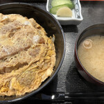 末広庵 - 「カツ丼」は味も良く、丁寧な作りです。ランチタイムで税込み800円！