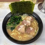 川崎家 - ラーメン750円麺硬め。海苔増し100円。