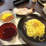 Chiba Sentorarugorufukurabu - 冷やしざる中華そばとミニ取り鶏そぼろ丼