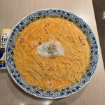 神戸パスタ パスタ&スイーツ - 粉チーズのサイズと比較してくれ。やばくね？12分で食い終わった私もヤバくね？食べにくかったから次は箸を持参して、次は5分くらいで食べきりたい（ゆっくり食べてください）