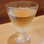 韓食酒家 yooga - ★白ワイン 500円 酸味が強く美味しくない！量もたったコレだけ！CP悪すぎ！