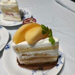 Pathisuri Hana - 季節のショートケーキもも