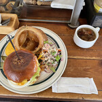 THE CORNER Hamburger & Saloon - 