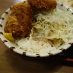 廻船呑屋 - 「廻船呑屋 表参道店 」の「冷し稲庭うどんとミニソースカツ丼」。ごはんへのソースのかかり方