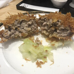 とんかつ ばんぶー - メンチカツ割ってみた