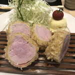 とんかつ ばんぶー - ピンク色で美味しそう