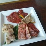 トントロとカルビとロースの盛合せ