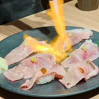 肉と日本酒いぶり 有楽町店 - 炙り肉寿司３種盛り合わせ　880円×2