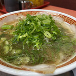 もっこす - 中華そば¥900
      標準でねぎが大盛り､チャーシューも多め