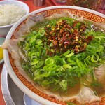 もっこす - 中華そば¥900
      無料のニラ辛子と焦がしニンニクトッピング