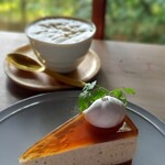 茂庵 - 琥珀色が美しいチーズケーキ