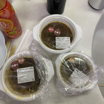 欧風カレー ガヴィアル コレド室町2号店 - ルーだけテイクアウト。僕は辛口ビーフ大盛。息子は甘口ビーフ大盛。妻はチキン中辛