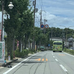 モダン和食 かみや - これが店舗の前の道で310号線から陶器トンネルへ