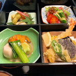 Nihon Ryouri Oriduru - 四つ切り弁当