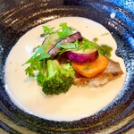 Le Bouillon Kusu kusu - ●魚料理
                        タイのソテー　バジルとクリームソース