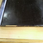 あほだら亭 - 漆塗りかな！？帰りに聞いたら、38年使ってるそうです。