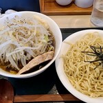 Menya Junta - ワンタン黒つけ麺1050円