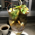 PATISSERIE ASAKO IWAYANAGI - パルフェビジュー  焼とうもろこし、「コスタリカ　ラ コンチャ　ロテ　ジョアナ　中煎り」のコーヒー