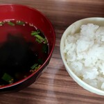 Shichirin - ごはんとわかめスープ。