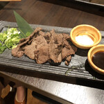 Ryousaikempotorishin - イノシシ肉焼き