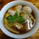 らぁ麺 飯田商店 - ワンタン麺（醤油）＋味玉トッピング（９５０円）