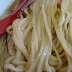 ツルツルでのど越しが良い平打ちストレート細麺
