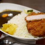 とんかつ ジーエス - カツとカレー　玉落ち