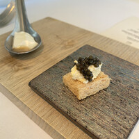 Wattle Tokyo - キャビアにトリュフがかけてあって美味しい