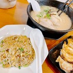 一麺亭 - 一麺定食【餃子】（豚骨ラーメン・餃子5個・半炒飯）（1,300円）_2022年7月