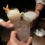 Kreis - 2013.03 2回目訪問/自分(手前の『ﾓｰｼｮﾝ』)とzoiちゃん(奥の右『雪割草』)とKちゃん(奥の左『ﾌﾙﾘｰﾙ』)で乾杯です