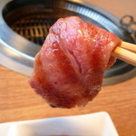 Amiyaki Resutoran Kenran - 【大とろカルビー】レア気味に焼き上げます♪