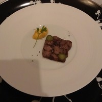 レザンファン ギャテ - アミューズ・ブーシュ牛肉とピクスルをゼラチンで固めた