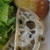 ドミニク・サブロン - 料理写真:チャパタオリーブ断面。(左の野菜は関係ありません)