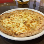 ナチュラルビュッフェ ユコーネ - チーズとはちみつのデザートピザ