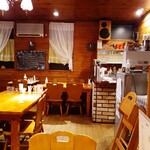 ビストロむく  - 落ち着いた店内