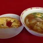 キッチン マルシン - ワンタン麺とオムライス
            700円