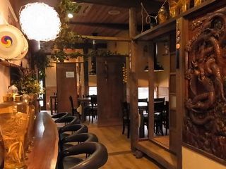 Kankoku Kateiryouri Cheju - テーブル席・お座敷個室あり。木目調の店内で日常を忘れてお料理を堪能！