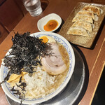 麺五郎 - こってり背脂磯のりラーメン＋餃子