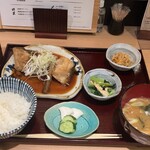 酒と肴 離れ庵 - 本日の煮魚、1,400円