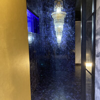 焼肉 拍手喝采 - 入口扉を開けると