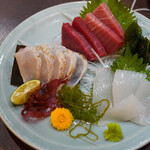 信濃屋 - 料理写真:赤身、中トロ、ごまふぐ、イカ刺身