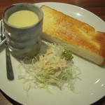 みやび珈琲店 - バタートースト野菜サラダ茶碗蒸しです。