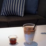 Ryumon Coffeestand - アイスカフェラテとたっぷりのシロップ