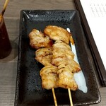 180792228 - 豚精肉2本360円税別、取り皿に取ったのでタレがわかりづらいです