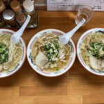 らーめん 紫龍 - 左:白しょうゆラーメン　中:牛骨ラーメン醤油　右:牛骨ラーメン塩